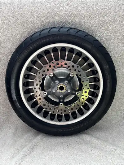 Set of OEM FLH Touring wheels off an 09- and up road king. Tires are Dunlop Touring elite, Arlen Nes...