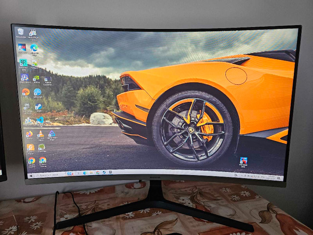 Samsung 32 Inch Curved Gaming Monitor in Monitors in City of Halifax - Image 4