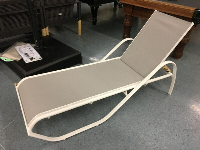 Chaise longue en aluminium neuve / New aluminum Lounge chair dans Jouets et jeux  à Ouest de l’Île