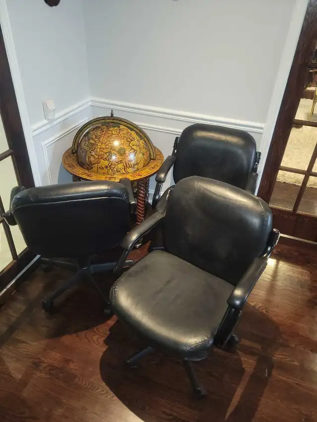 3 Office Chair leather professional  in Chairs & Recliners in Markham / York Region - Image 3