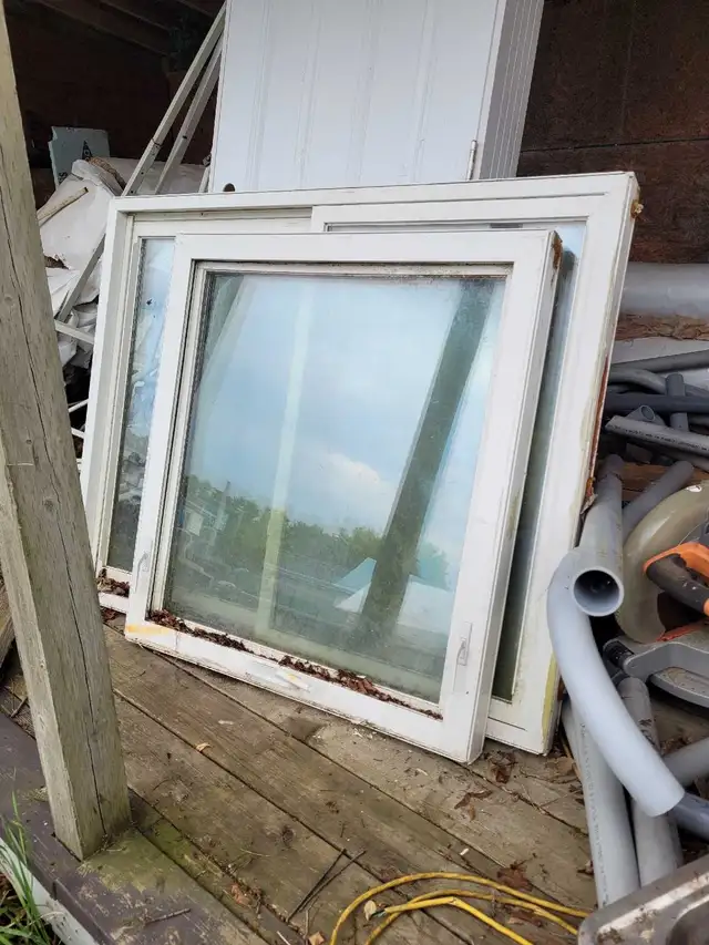 vinyl windows - MUST GO in Windows, Doors & Trim in Oakville / Halton Region - Image 2