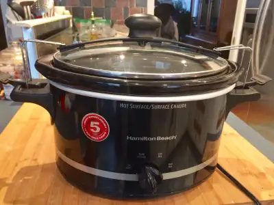 Hamilton Beach Slow Cooker 4 quart (Mijoteuse), clip- tight sealed lid for spill resistance, only us...