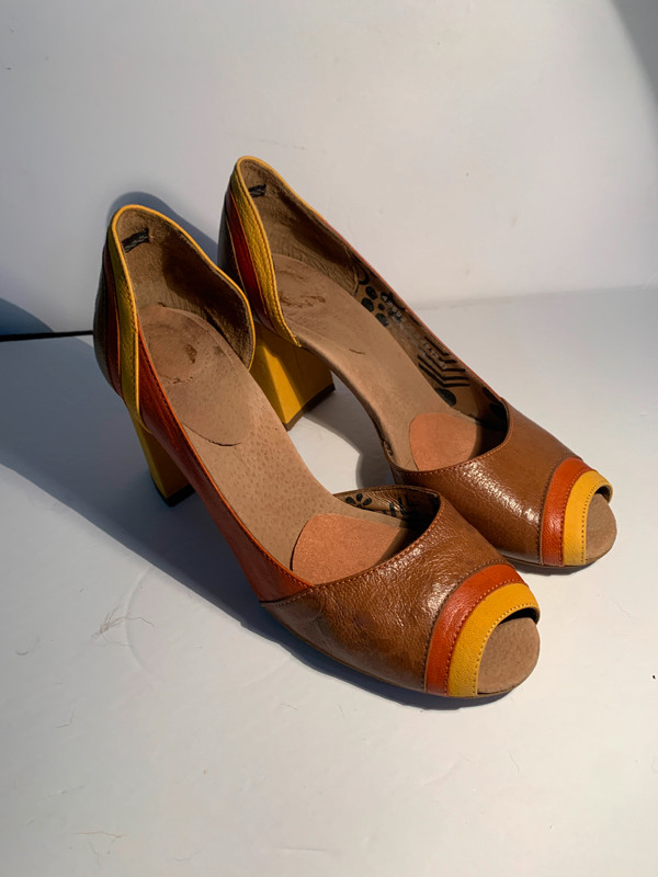 Retro FLY shoes size 10 in Women's - Shoes in Oakville / Halton Region