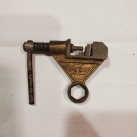 Vintage Le Fifon Brass chain Link extractor