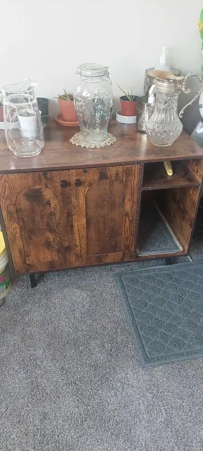 Cabinet litter box. Gently used.