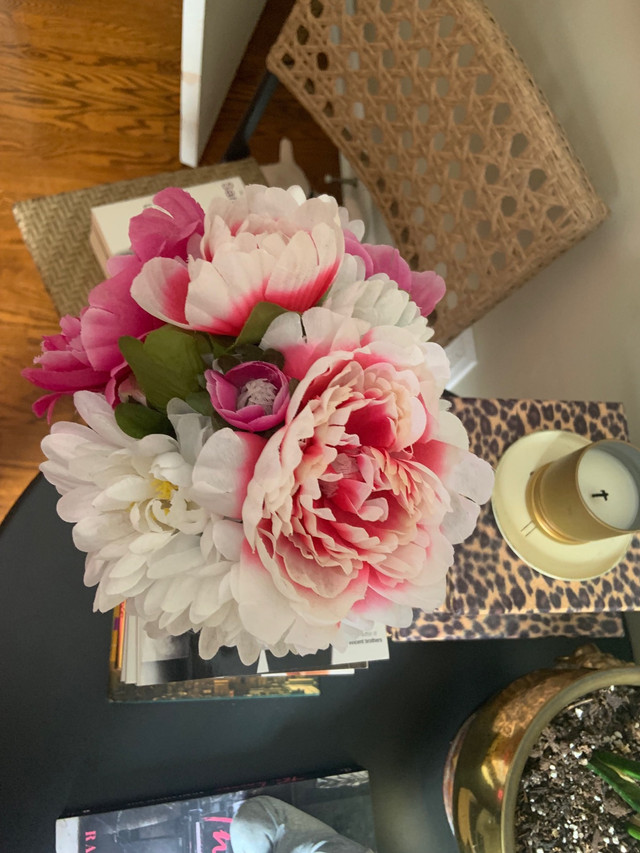 BEAUTIFUL FAUX SPRING FLOWER BOUQUET  ! BRAMPTON ! in Home Décor & Accents in Mississauga / Peel Region - Image 3