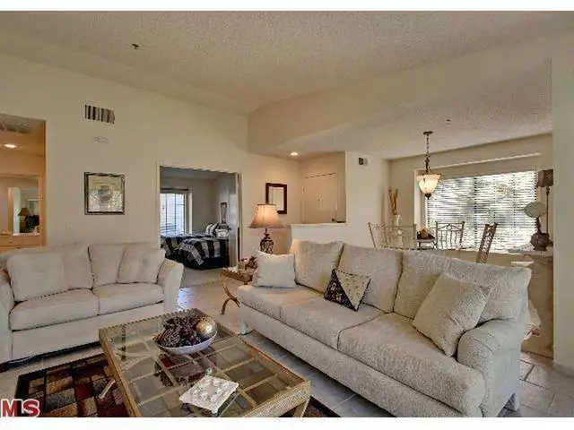 Palm Springs Condo in California in Canada - Image 5