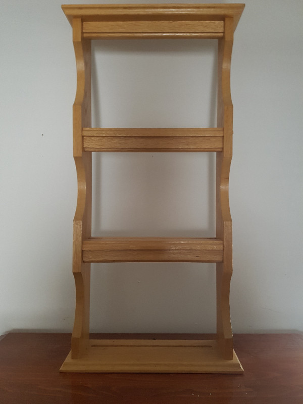 OAK WALL SHELVING in Home Décor & Accents in Brockville