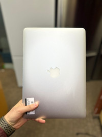 MacBook Air early 2015 13 inch, Core i5, 1.6GHz 8GB RAM, 128GB