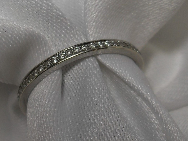 14k white gold eternity wedding ring - Size 9 (Cannot be sized) in Jewellery & Watches in Bedford - Image 3