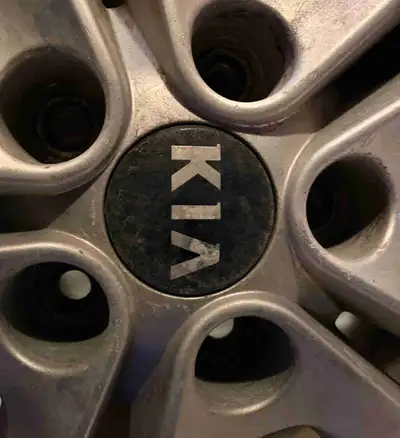 I'm selling a set of used summer tires, and a set winter tires mounted on Kia rims, size 215/55R17....