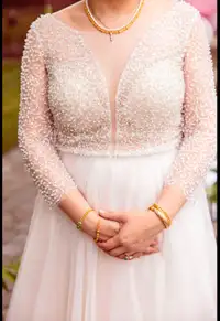 Wedding Dress V-neck Long Sleeves Pearls Blush / Robe de mariage