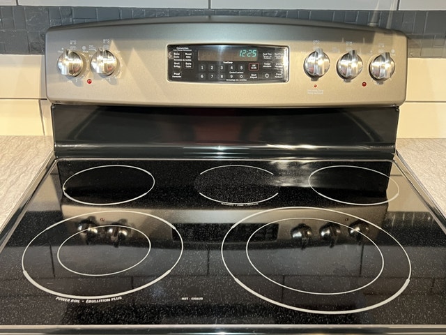 ELECTRIC CERAMIC TOP RANGE | Stoves, Ovens & Ranges | Calgary | Kijiji