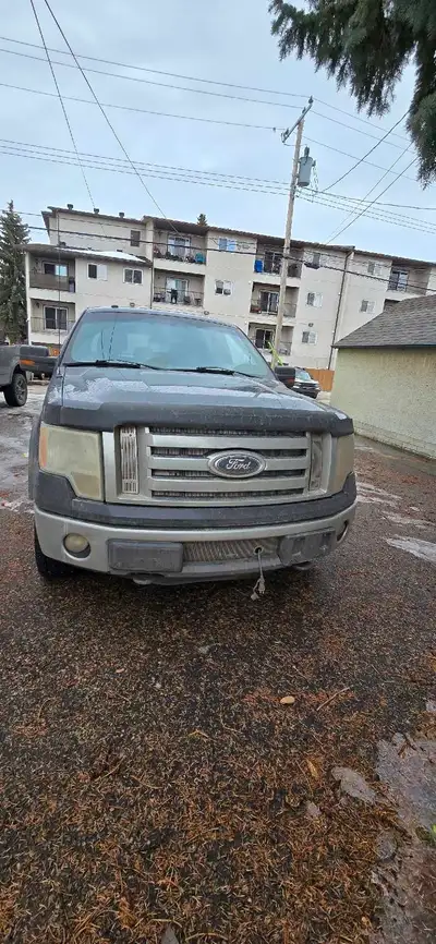 2012 f150 xlt she runs good, sifts good, she's got 281k km I owned her for over a year. Drove 30k km...