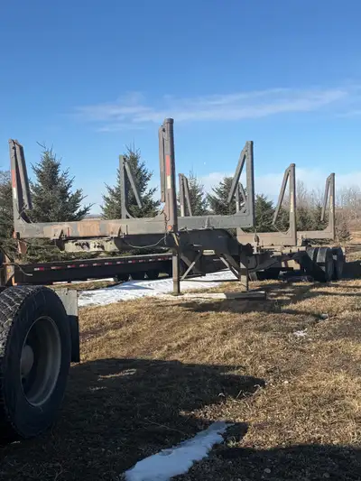 2006 Peerless Lead Log Trailer 9’6” bunks Selling as is, needs brakes, located in Lacombe AB