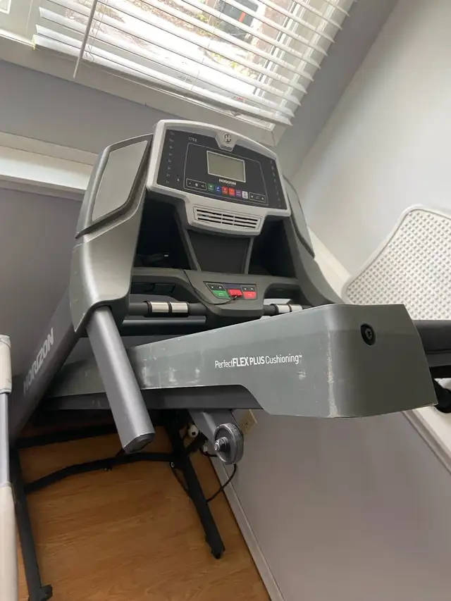 Horizon Treadmill in Exercise Equipment in Regina - Image 3