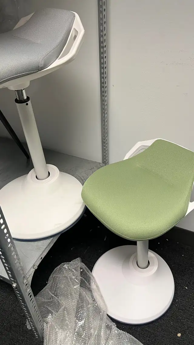  Standing Desk Chair, Adjustable Ergonomic Standing Stool, 23.6- in Chairs & Recliners in Markham / York Region - Image 2