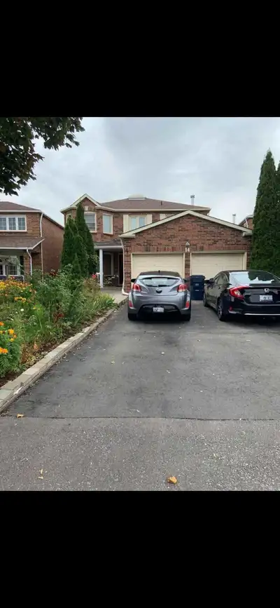 4 bed 2.5 bath for rent in Scarborough near Meadowvale an Ellesmere Parking included 70% utilities P...