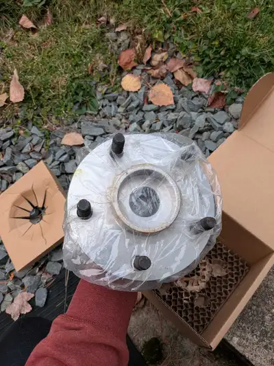 Front wheel bearing for a 2015 Jeep Wrangler. Didn't end up needing, brand new. Pick up in South Bro...