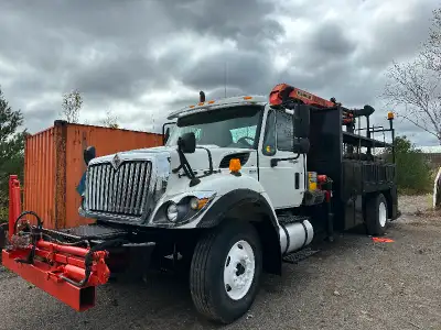 2011 International 7300 Sign Truck CONVENTIONAL CAB, 7.6L L6 DIESEL. 252429 km, single axle Alison A...