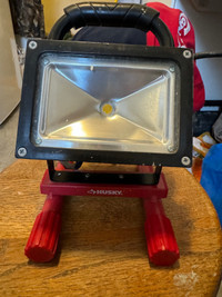 HUSKY 800-LUMEN LED portable work light 