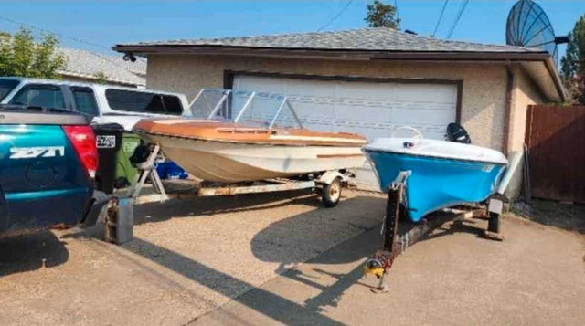Buy one buy both  in Powerboats & Motorboats in Edmonton