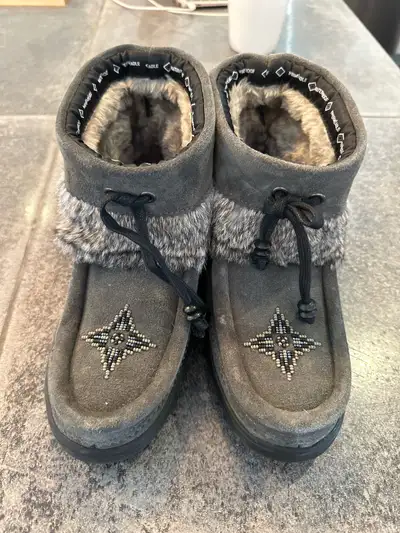 Womens Grey short  mucklucks worn once size 8, View more