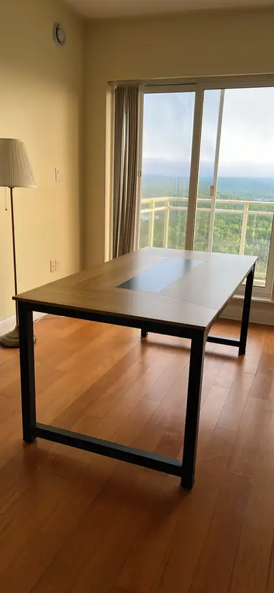 * Contemporary style * Sturdy metal frame * Suitable for dining or office use 1800x900