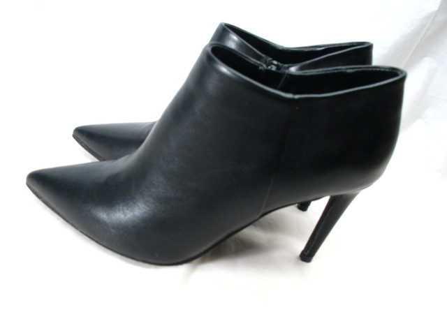 Size 7 Women's Black Ankle Boots in Women's - Shoes in Lethbridge - Image 2