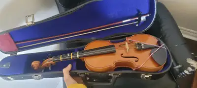 Hello my daughter is selling her violin thats she has out grown.its for ages 8 to 10 asking price is...