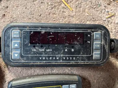 Vulcan V320 air weight scale. Taken of a logging truck. Has air sensors for tractor and trailer. Com...