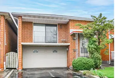 *ROOM FOR RENT* Bright, spacious bedroom available in a welcoming 3-bedroom home in Glen Shields. Te...