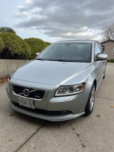 Selling 2011 Volvo s40 t5 r design 170kkm on odo Clean vehicle with no accident. Safety certified in...