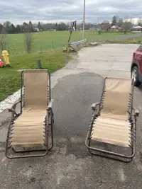 2 Zero gravity chairs
