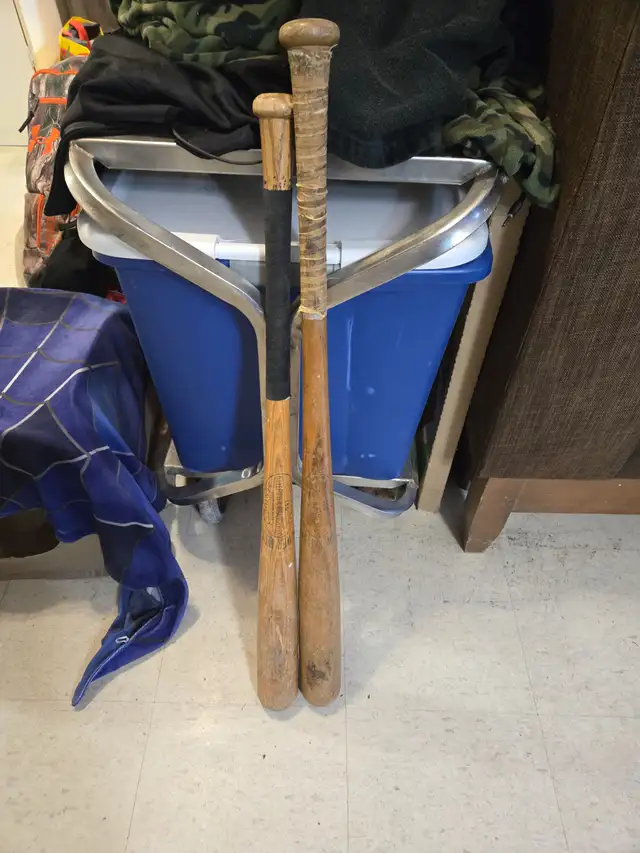 2 vintage louisville slugger bats in Baseball & Softball in Gatineau - Image 3