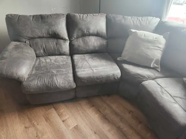 reclining sectional couch  in Couches & Futons in Charlottetown - Image 2