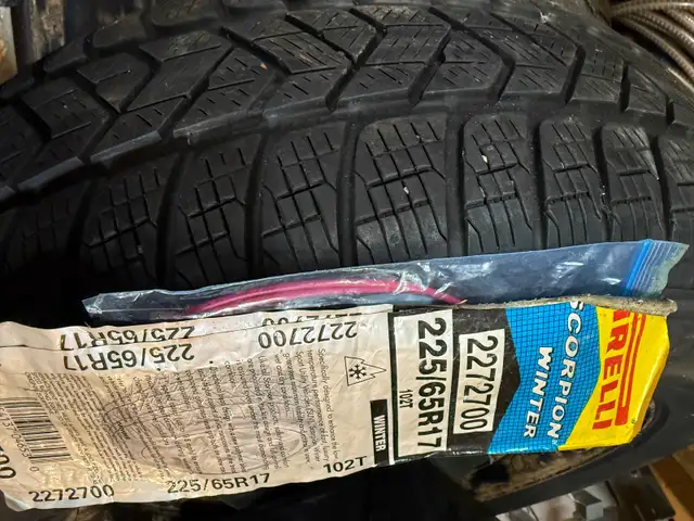 4 pneus hiver Pirelli 225-65-17 sur jantes Rav 4 in Tires & Rims in Longueuil / South Shore - Image 3