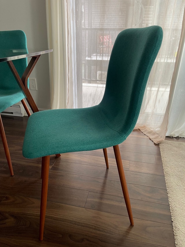 EQ3 Round Glass Dining Table Dining Tables & Sets Gatineau Kijiji