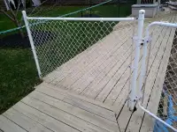 Clôture à maille blanche - 100 pieds avec une porte