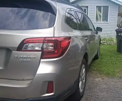 Subaru outback 3.6r 2016 6 cylindres avec hitch Antirouille fait chaque année et changement huile fa...