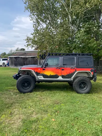 2018 Jeep JK Rubicon Recon 111000 KMs Automatic Leather Interior Full Body Wrap… Jeep Is Black…. 4 1...