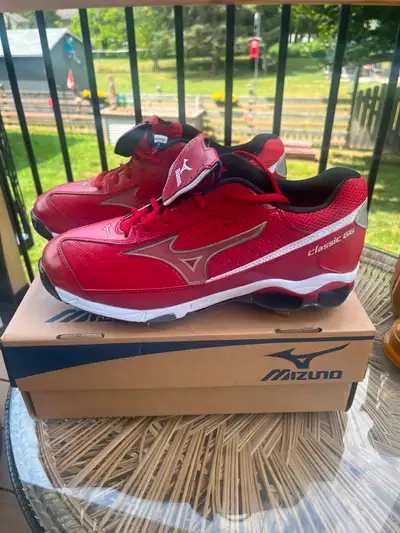 Mizuno mens size 11 red baseball cleats (metal) brand new in the box Text for a quick reply.