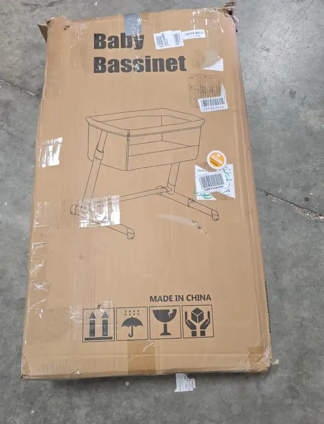 3 in 1 Baby Bassinet Bedside Sleeper, Bedside Crib with 6 Adjust in Cribs in Hamilton - Image 8