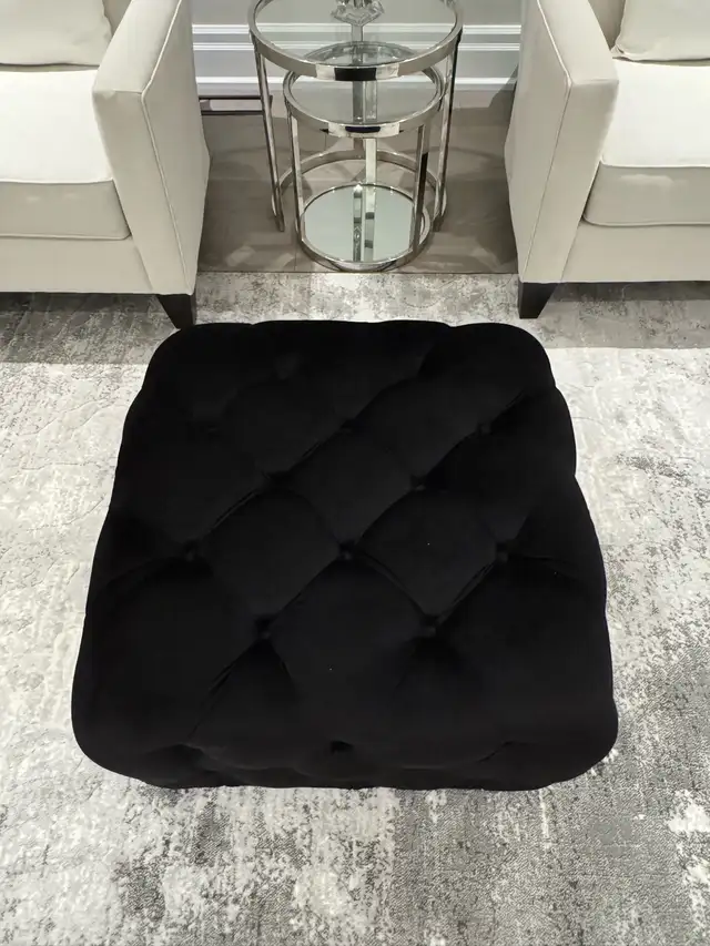 Urban Barn Flynn Tufted Velvet Ottoman in Other in Mississauga / Peel Region - Image 2