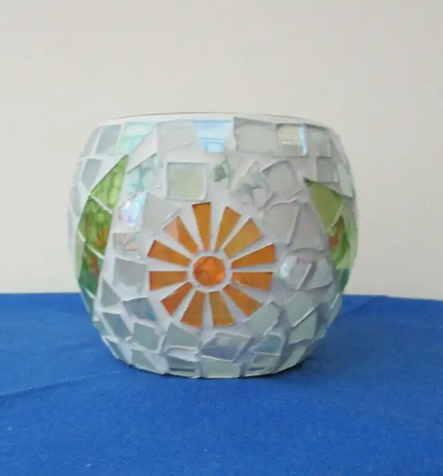 STAINED GLASS MOSAIC VASES - 2 in Arts & Collectibles in Belleville - Image 4