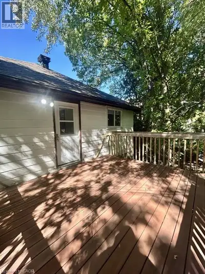 LEGAL DUPLEX – 7% CAP RATE – BOTH UNITS VACANT – SET YOUR OWN RENTS Attention investors! Rare opport...