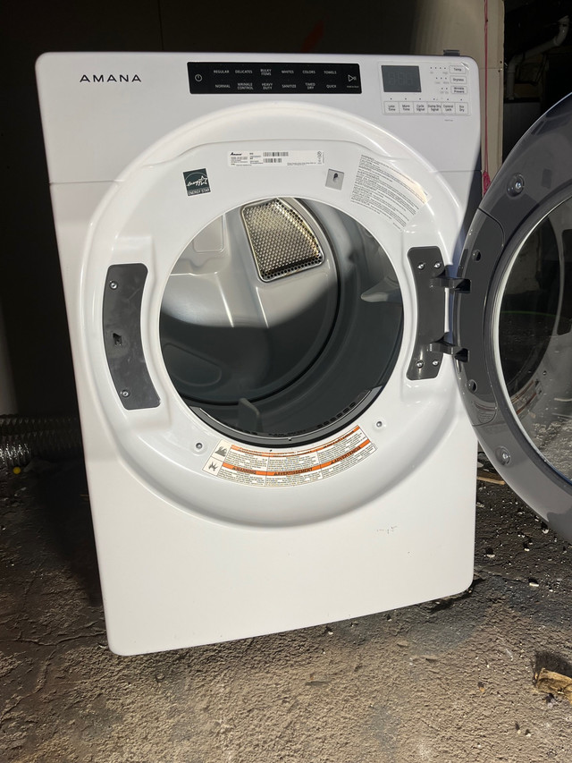 Amana drying Machine 2022 : works like new in Washers & Dryers in Oshawa / Durham Region - Image 2