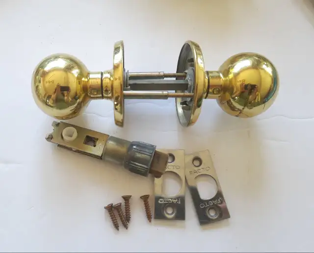 Various used Door Knob in good condition in Windows, Doors & Trim in Burnaby/New Westminster - Image 3