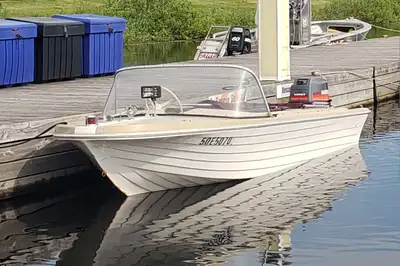 Small runabout, easy to own and operate. Good project for restoration, but is in running condition n...