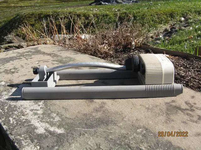 Arrosoir a Pelouse in Plants, Fertilizer & Soil in Granby - Image 2